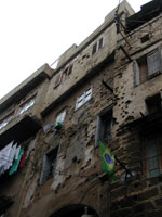  弾痕の残るトリポリの建物の壁