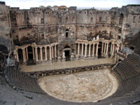 ボスラの宿のローマ劇場 