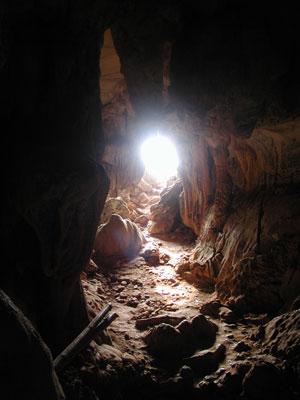 ヴァンビエンの洞窟の中、外から差し込む光