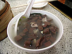 北京のワンタン候という店で食べたレバ粥